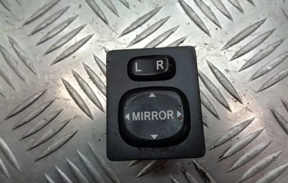 Toyota Avensis Verso Wing mirror switch 769746