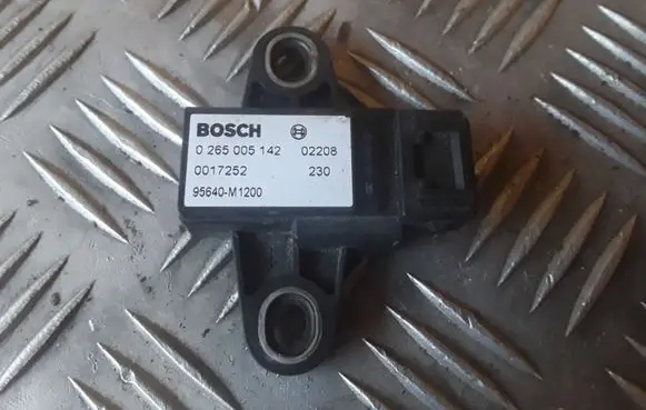 KIA Sorento Airbag deployment crash/impact sensor 0265005142 95640M1200