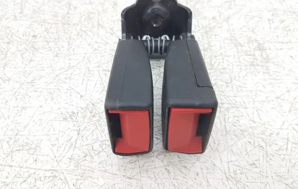 Ford Fusion II Middle seatbelt buckle (rear) P34298922ABL 495193L 496193A