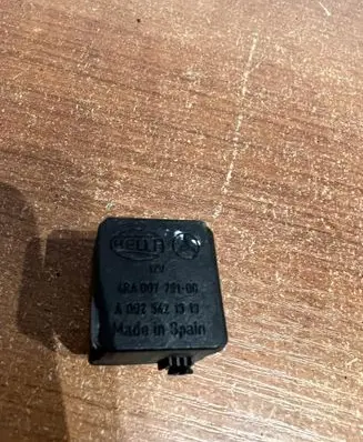 Mercedes-Benz E W210 Other relay A0025421319 D3089