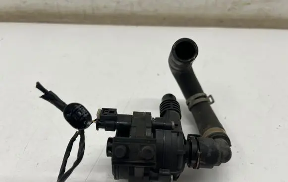 BMW 3 G20 G21 Electric auxiliary coolant/water pump 8671654