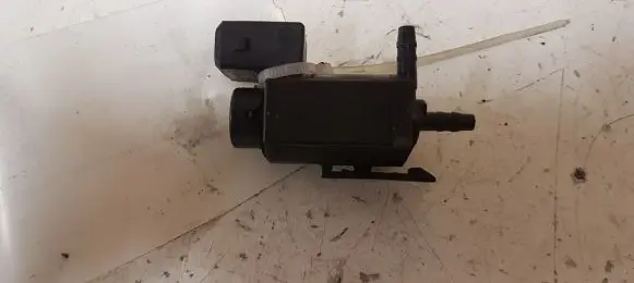 BMW X6 E71 Vacuum valve 7810831 70231800