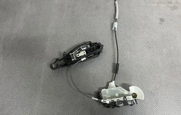 Peugeot Expert Front door lock 6942542 PSA84139