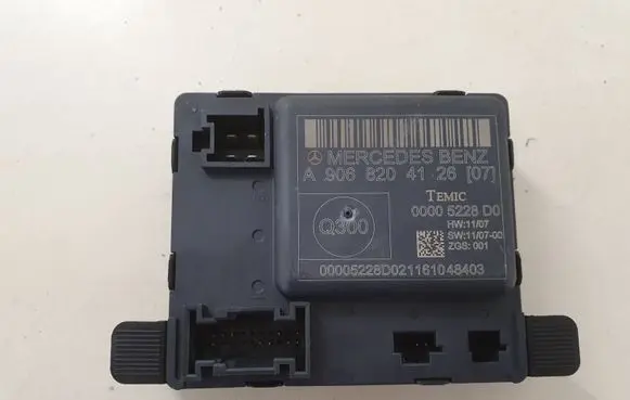 Mercedes-Benz Sprinter W906 Door control unit/module A9068204126