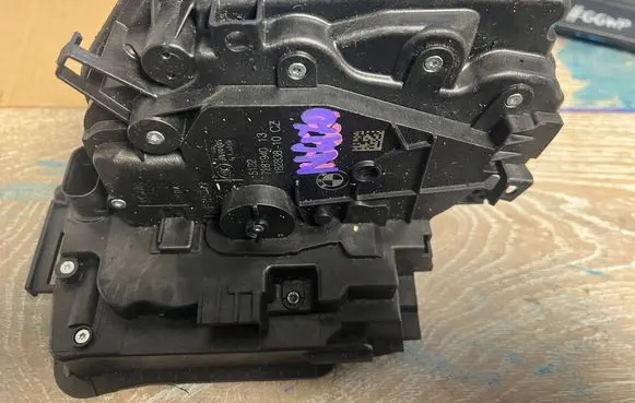 BMW 2 Active Tourer U06 Rear door lock 7281940