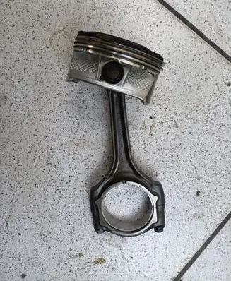 Dodge Grand Caravan Piston with connecting rod