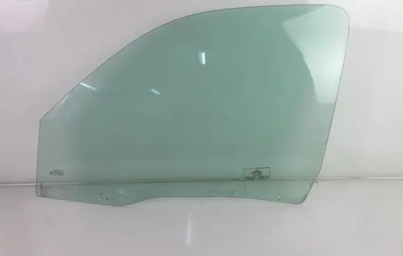Volkswagen Golf III Front door window glass four-door 