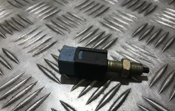 Nissan Sunny Brake pedal sensor switch