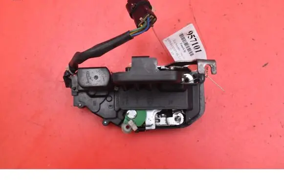 KIA Sorento Front door lock