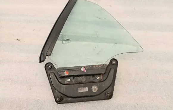 Jaguar XK8 - XKR Rear side window 43R00002 DOT17M22AS2