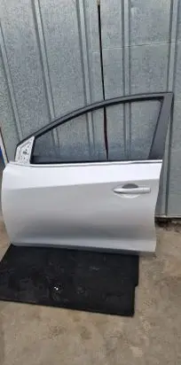 Nissan Pulsar Front door