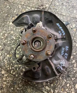 Toyota Avensis T250 Front wheel hub