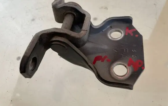 Subaru Forester SH Front door lower hinge