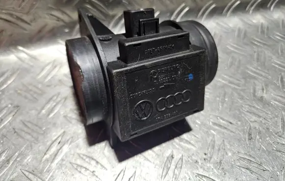Volkswagen Golf III Mass air flow meter 074906461