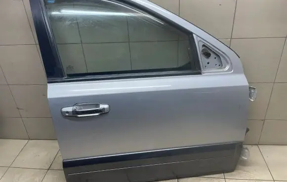 KIA Sorento Front door