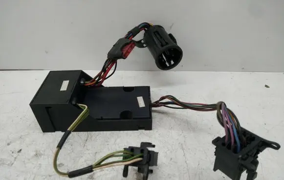 Jaguar XJ SERIE 3 Window wiper relay dbc108381