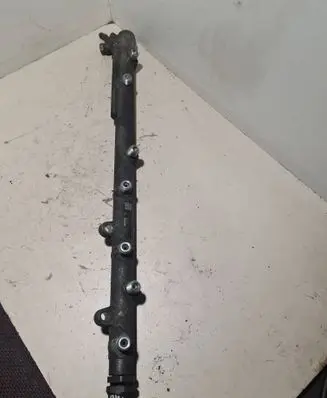Fuel injector supply line/pipe