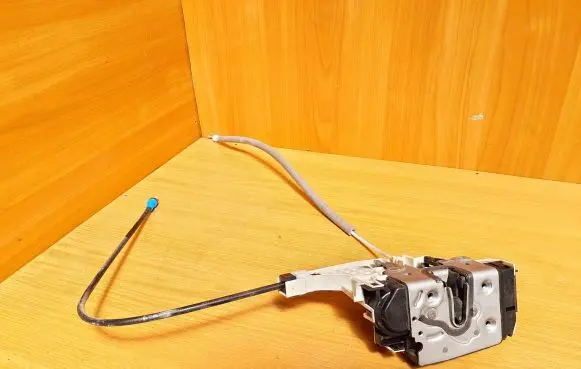 Volkswagen Crafter Front door lock A9067201735 ZGS002