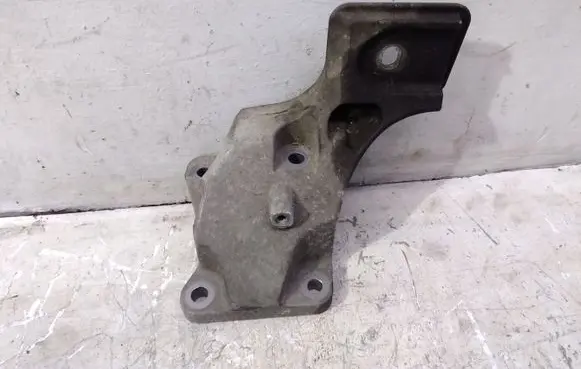 Land Rover Discovery 4 - LR4 Engine mounting bracket AH226037BA