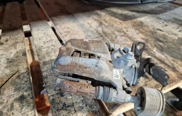 Buick Encore I Rear brake caliper
