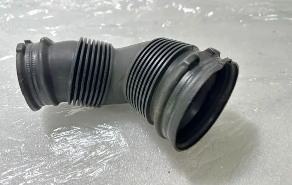 Audi A4 S4 B7 8E 8H Air intake hose/pipe 8E0129615P
