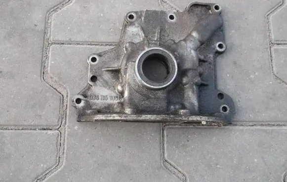 Volkswagen Polo V 6R Oil pump 036115105F