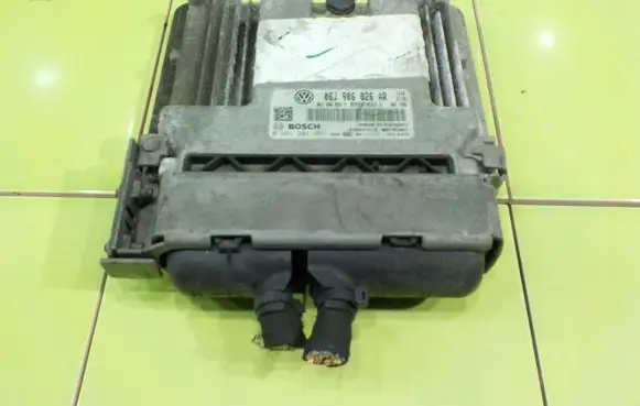 Volkswagen Scirocco Engine control unit/module 0261201951
