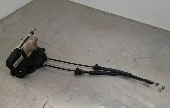 Hyundai i30 Front door lock 813202L030
