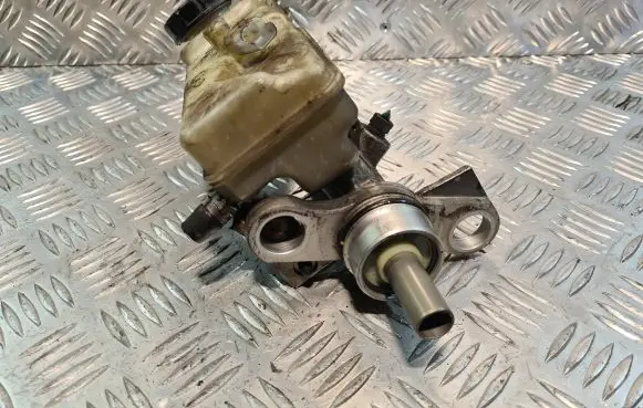 Master brake cylinder