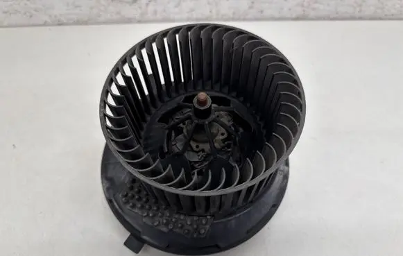 Volkswagen PASSAT B7 Heater fan/blower 3C1820015Q