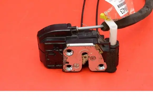 Nissan Tiida C11 Front door lock