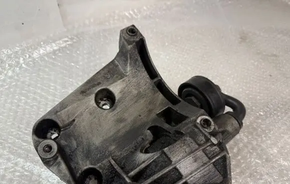 BMW 3 E46 A/C compressor mount bracket 7786708 64557786708