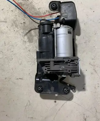 BMW X5M E70 Air suspension compressor/pump 6789938