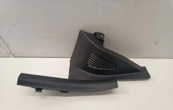 Hyundai Kona I Rear sill trim cover 85875CM000
