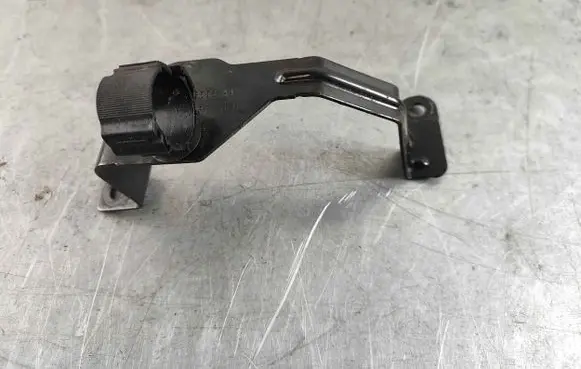 Jaguar F-Pace Intercooler pipe mounting bracket T2H2721