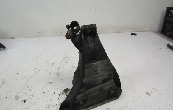 Audi A4 S4 B6 8E 8H Engine mounting bracket 8D0199308N