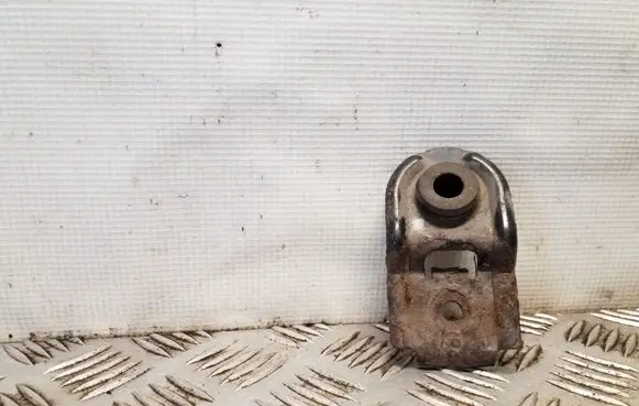 Subaru Legacy Radiator mount bracket