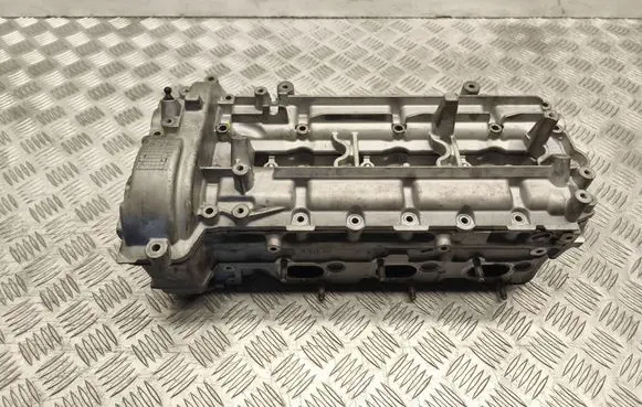 Mercedes-Benz C W204 Engine head A6420100721 15500