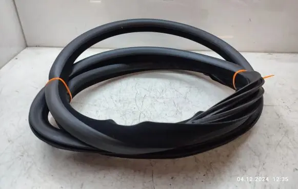 Volvo V70 Rear door rubber seal (on body) 