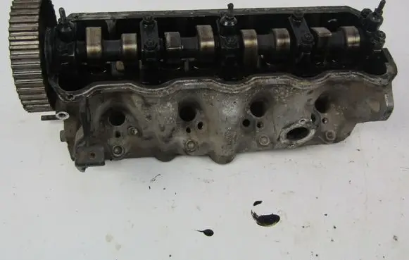 Volkswagen Polo III 6N 6N2 6NF Engine head 