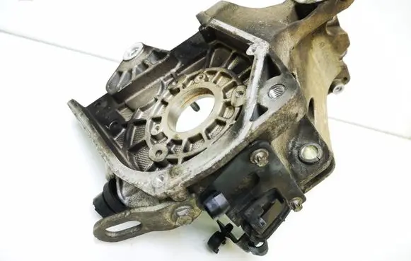 Opel Zafira B Fuel pump bracket 55187918 C2357 C235A