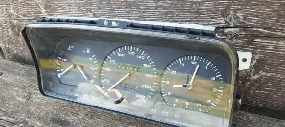 Volkswagen PASSAT B3 Speedometer (instrument cluster) 357919033ac