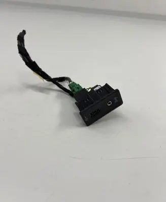 Volkswagen PASSAT B8 USB socket connector 5g0035222e