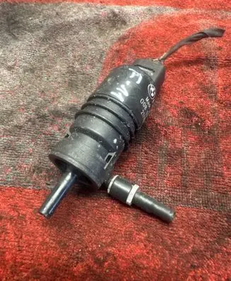 BMW 5 F10 F11 Windscreen/windshield washer pump 8362154