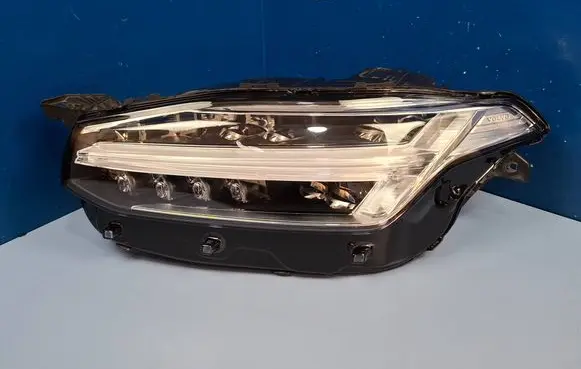 Volvo XC90 Headlight/headlamp 31677038 89910795