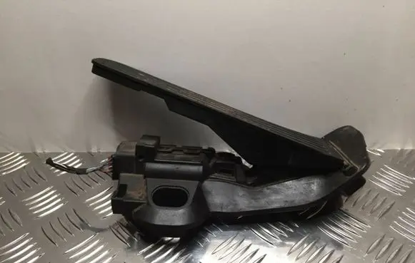 Volkswagen PASSAT B7 Accelerator throttle pedal 6PV01053600 1K2721503T 74390500