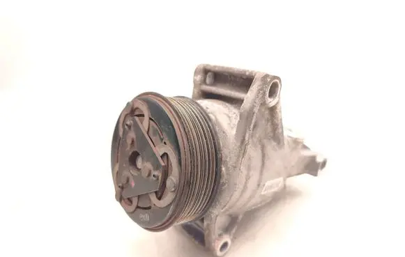 Dacia Duster Air conditioning (A/C) compressor (pump) 926003541R