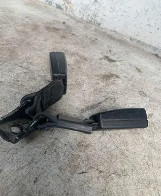 Volkswagen Jetta VI Rear seatbelt buckle 5c6857739raa
