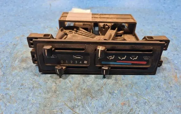 Nissan Terrano Tailgate/trunk/boot open switch 