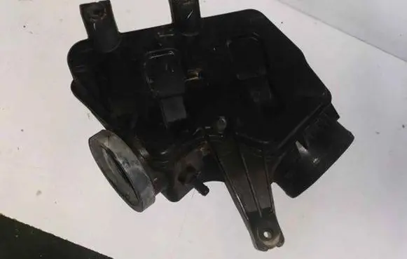 Chrysler 300 - 300C Air intake duct part 04061731A0